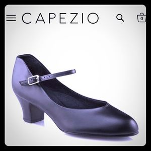 Capezio Dance Shoes - Jr Footlight Character Shoes